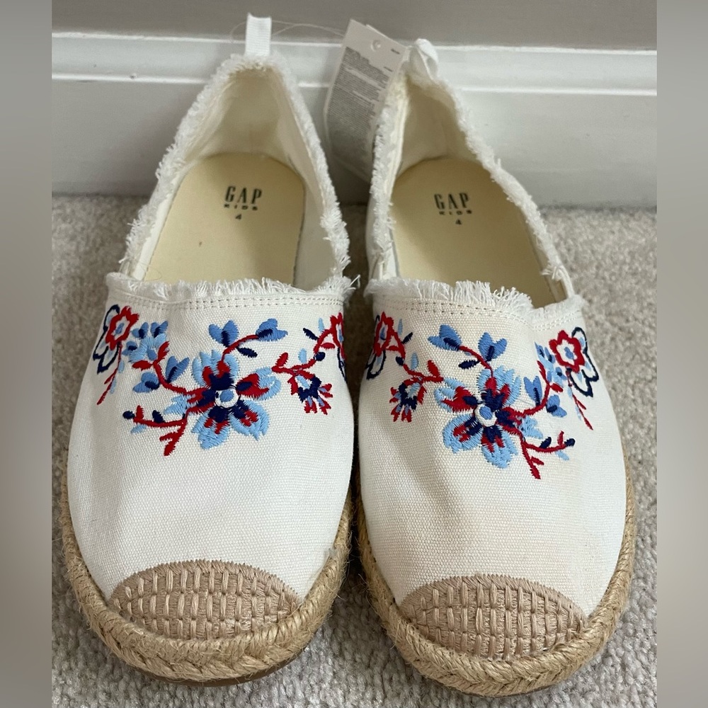 NWT’s Gap Youth 4 Summer Slip On Shoes